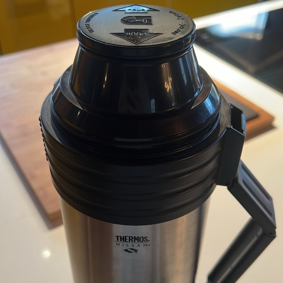 4x14.5” Stainless Steel Thermos - Picture 4 of 6